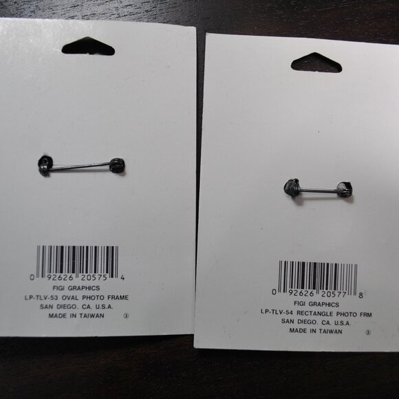 Vintage Pair of Tokens of Love by Figi Photo Frame Brooches NOS - Picture 4 of 7